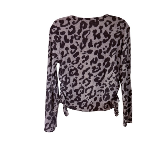 Soft comfortable animal print top long sleeves scoop neck side ruching w/ ties - Picture 4 of 8